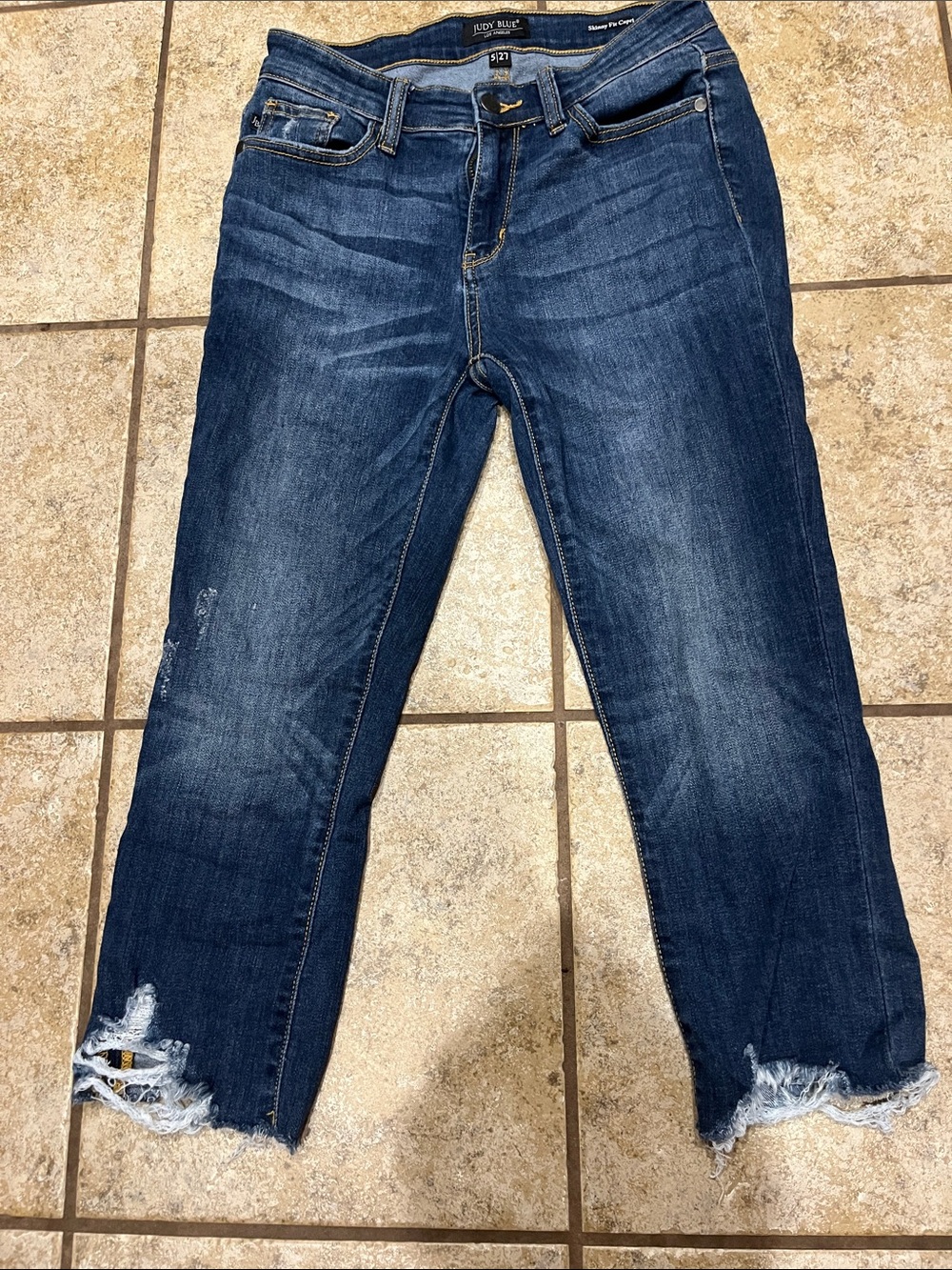 Judy Blue Distressed Skinny Capri Jeans Medium Wash Raw Hem Size 5 / 27
